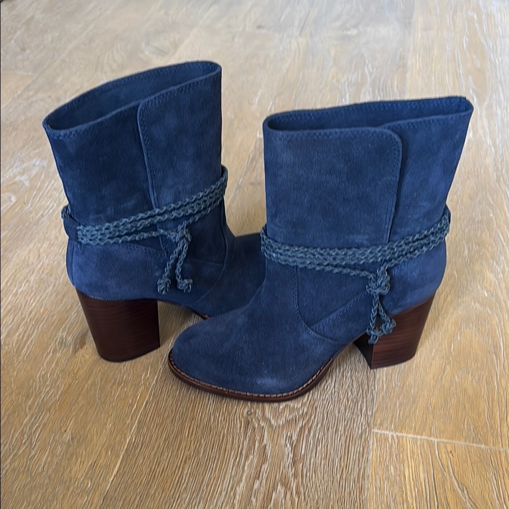 NIB Splendid Larchmonte Navy Blue Suede Heeled Boots